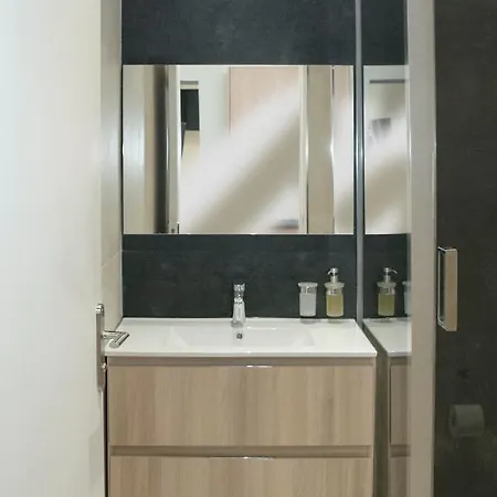 1 Opera - Modern Fully Furnished Appartamento *